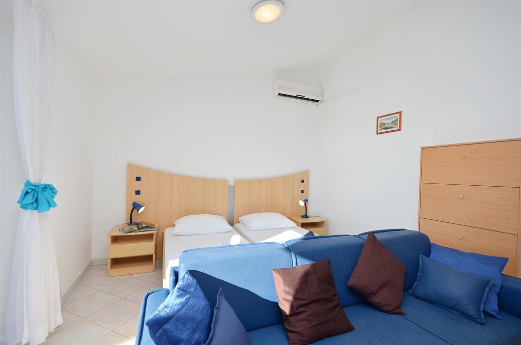 Apartments Mira Tribunj  Luaran gambar