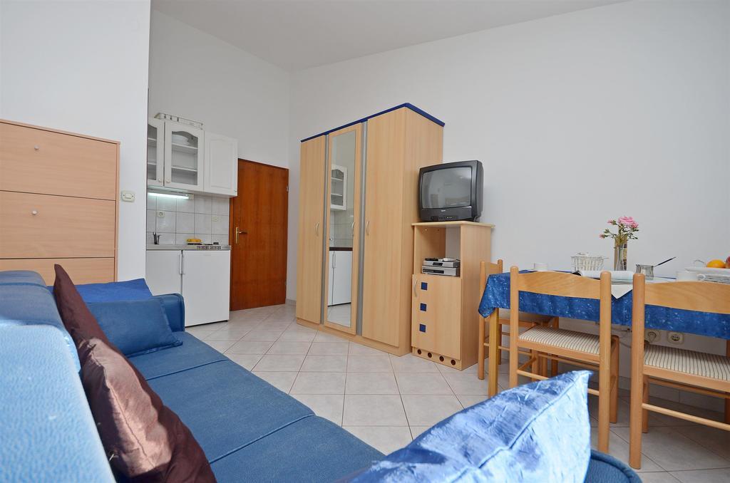 Apartments Mira Tribunj  Luaran gambar