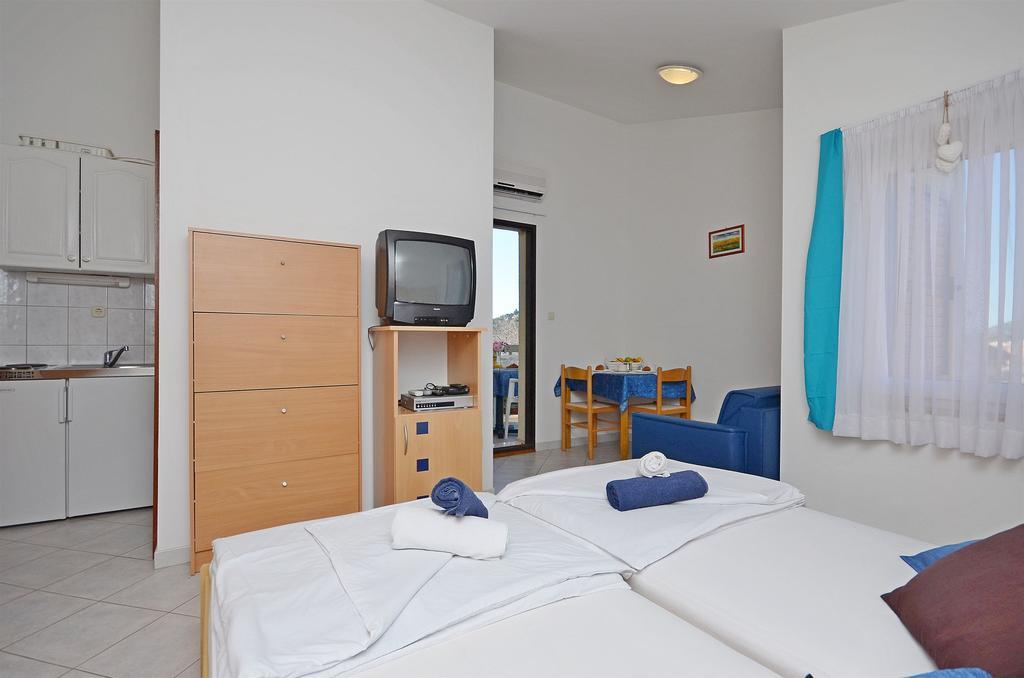 Apartments Mira Tribunj  Luaran gambar